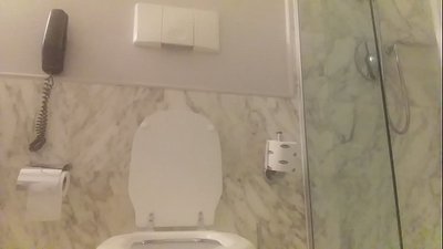 Në vaskë me flokëkuqe.