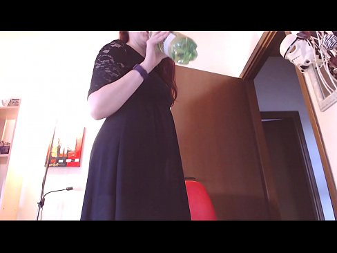 ❤️ Një skllav i nënshtruar që i pëlqejnë brekët e pista dhe të shijshme detyrohet të masturbojë pasi shikon këtë video! Qyrje tek ne ❤
